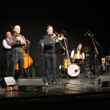 VIDEO: Concert Budapest Ragtime Band, a doua zi de Főtér Fesztivál 2025 continuă cu vernisajul expoziției ”Procrearea luminii” cu Gagyi Botond VIDEO: Concert Budapest Ragtime Band, a doua zi de Főtér Fesztivál 2025 continuă cu vernisajul expoziției ”Procrearea luminii” cu Gagyi Botond