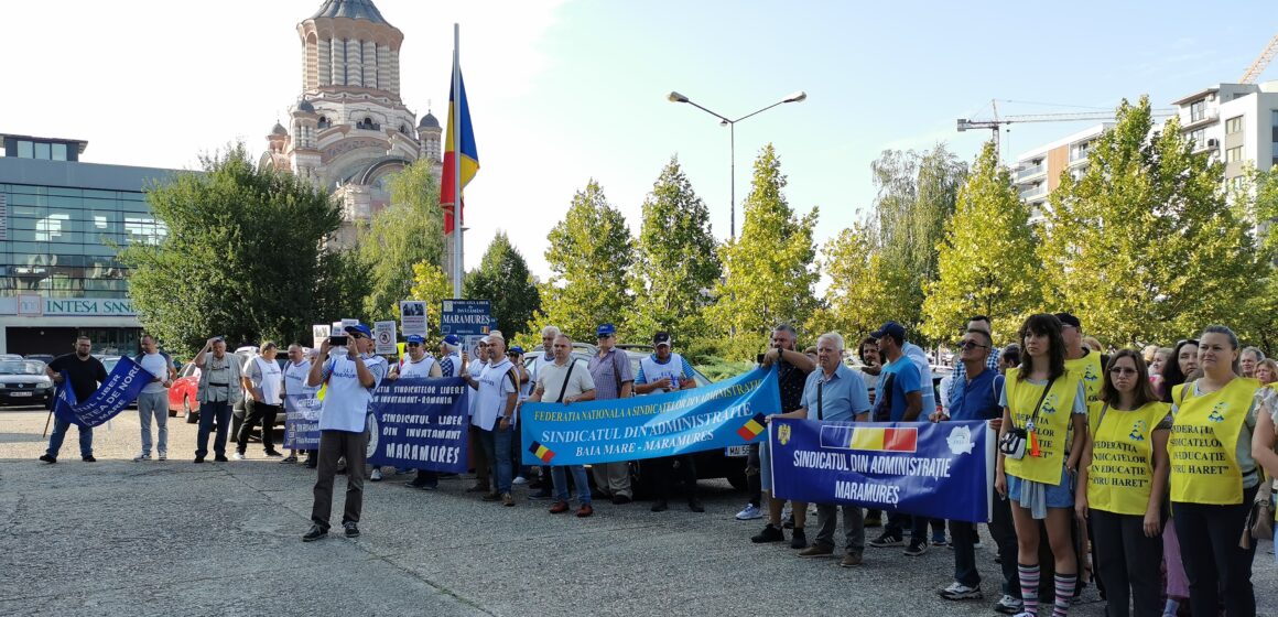 VIDEO: Reprezentații confederațiilor sindicale din județul Maramureș au pichetat din nou Prefectura – se pregătesc pentru grevă generală