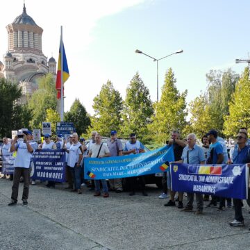 VIDEO: Reprezentații confederațiilor sindicale din județul Maramureș au pichetat din nou Prefectura – se pregătesc pentru grevă generală