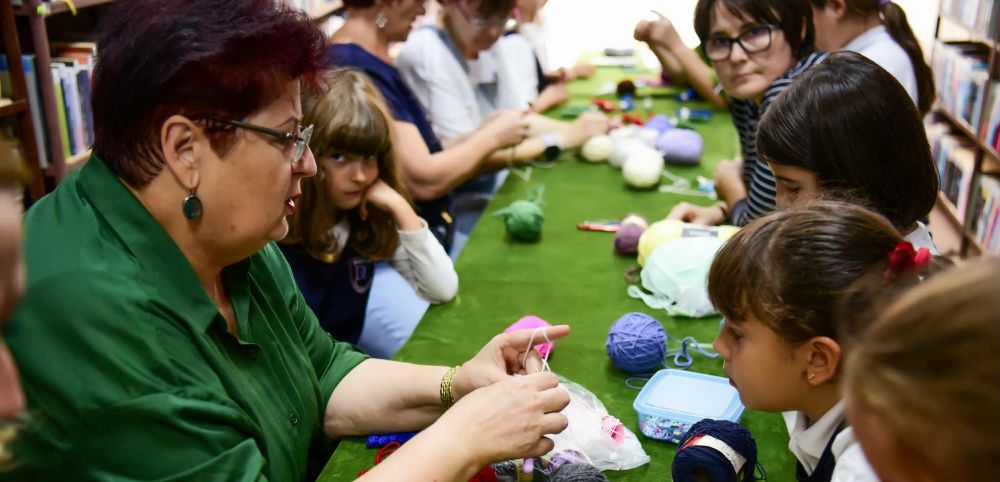 BAIA MARE: La croșetat la bibliotecă BAIA MARE: La croșetat la bibliotecă
