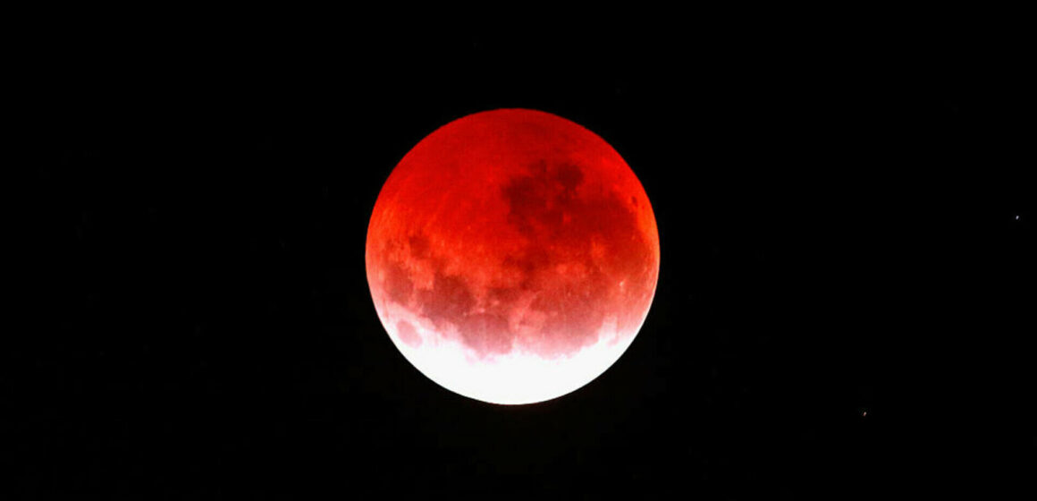 VIDEO: Eclipsă totală de lună în 7 septembrie VIDEO: Eclipsă totală de lună în 7 septembrie