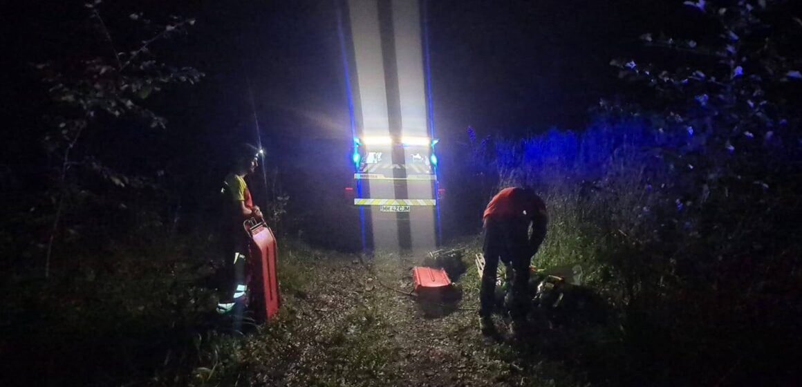 SALVAMONT: Un bărbat a murit după ce s-a prăbușit un copac peste el SALVAMONT: Un bărbat a murit după ce s-a prăbușit un copac peste el