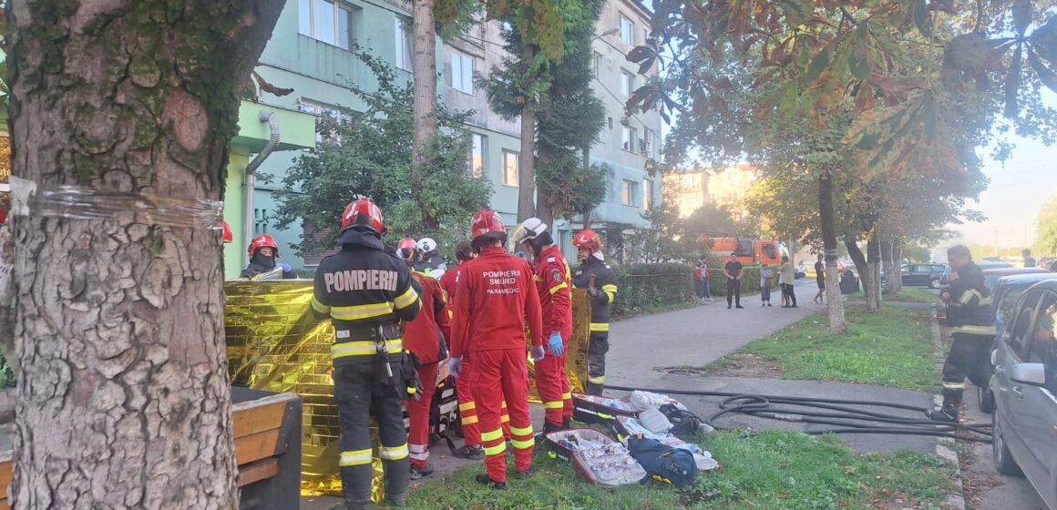 BAIA MARE: Apartament cuprins de flăcări, un bărbat a fost rănit