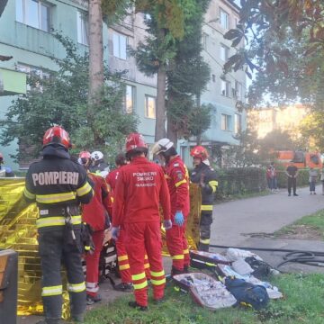 BAIA MARE: Apartament cuprins de flăcări, un bărbat a fost rănit