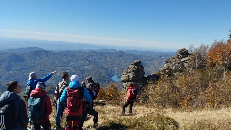 MUZEUL JUDEȚEAN DE MINERALOGIE: Drumeție pe Vârful Igniș MUZEUL JUDEȚEAN DE MINERALOGIE: Drumeție pe Vârful Igniș