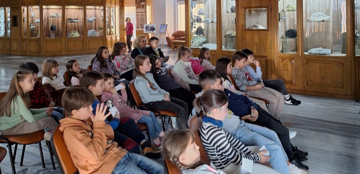 MUZEUL JUDEȚEAN DE MINERALOGIE: Flux mare de vizitatori și activități educative intense
