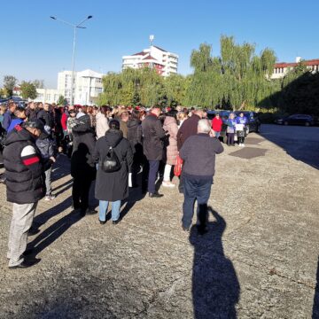 VIDEO:  Salariații din DGASPC Maramureș au protestat în fața Prefecturii