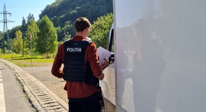 IPJ: Verificări în trafic și la firme ale polițiștilor Serviciului de Investigare a Criminalității Economice în Sighet și Baia Mare IPJ: Verificări în trafic și la firme ale polițiștilor Serviciului de Investigare a Criminalității Economice în Sighet și Baia Mare