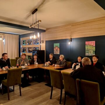 SIGHET: Polițiști la discuții cu vârstnicii SIGHET: Polițiști la discuții cu vârstnicii