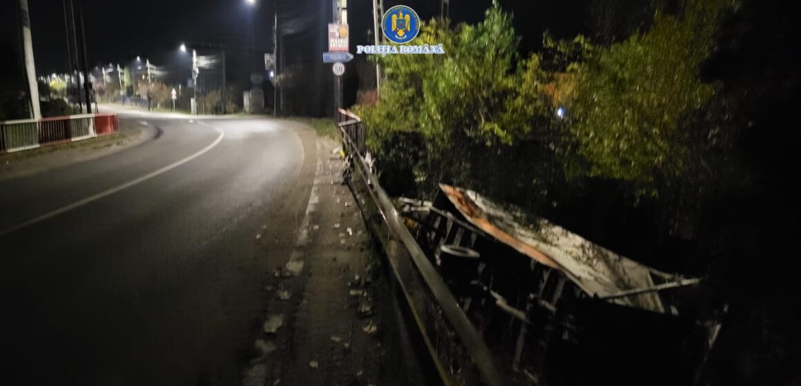 SIGHET: Șofer rănit după ce s-a răsturnat cu autoutilitara