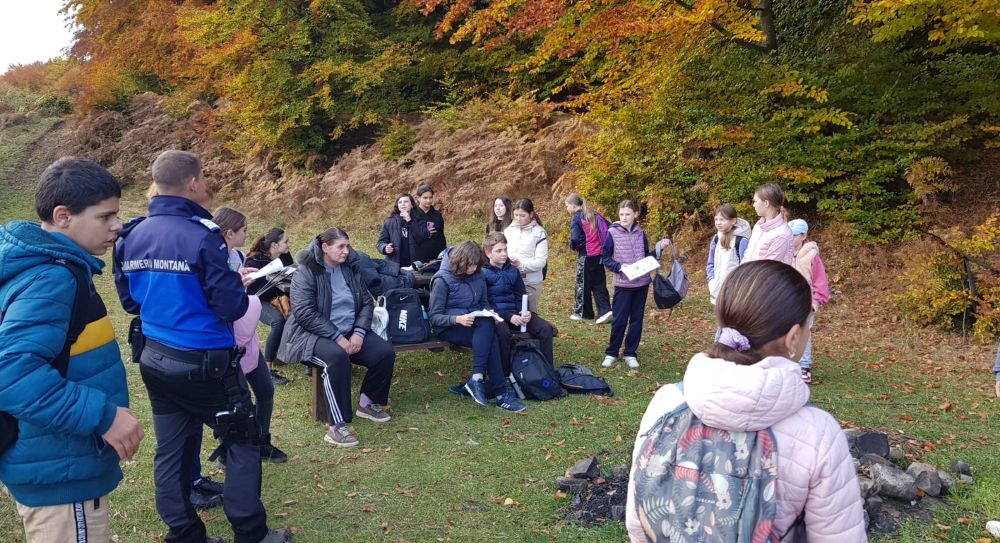 CAVNIC: Scavenger Hunt cu jandarmii montani CAVNIC: Scavenger Hunt cu jandarmii montani