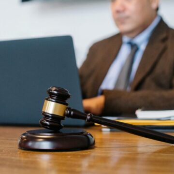IMM ROMÂNIA respinge introducerea obligativității legalizării de către notar sau atestării de avocat a hotărârilor AGA a societăților comerciale