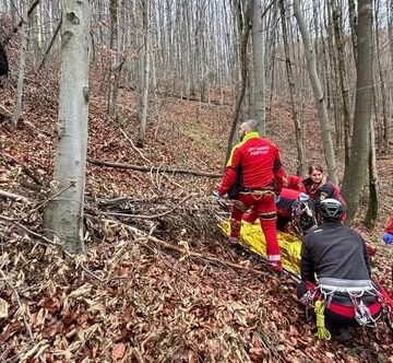 SALVAMONT MARAMUREȘ: Acțiune de salvare derulată în zona greu accesibilă a stațiunii Șuior SALVAMONT MARAMUREȘ: Acțiune de salvare derulată în zona greu accesibilă a stațiunii Șuior
