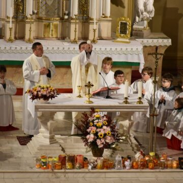 Sfântul Martin sărbătorit cu defilare cu lampioane și slujbă la Biserica ”Sfânta Treime” din Baia Mare