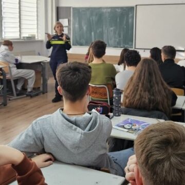 SIGHET: Acțiuni ale polițiștilor la două unități de învățământ SIGHET: Acțiuni ale polițiștilor la două unități de învățământ