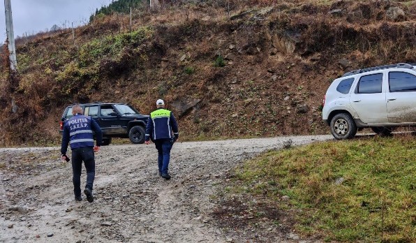 IPJ: Peste 100 de vânători verificaţi în cadrul unei ample acţiuni derulate de poliţiştii Serviciului de Arme, Explozivi şi Substanţe Periculoase IPJ: Peste 100 de vânători verificaţi în cadrul unei ample acţiuni derulate de poliţiştii Serviciului de Arme, Explozivi şi Substanţe Periculoase