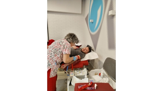 RESPOPNSABILITATE SOCIALĂ – Zeci de angajați VITAL au oferit cel mai frumos cadou de Crăciun: au donat sânge RESPOPNSABILITATE SOCIALĂ – Zeci de angajați VITAL au oferit cel mai frumos cadou de Crăciun: au donat sânge