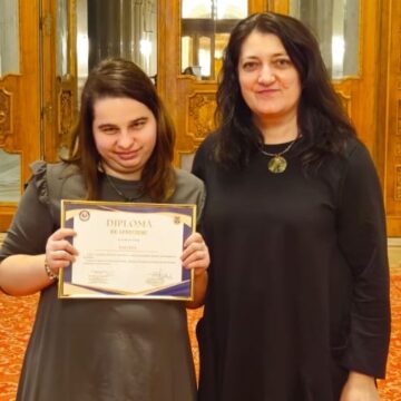 MOMENT SPECIAL: Dina Raț, premiată la Senatul României în cadrul evenimentului „Ziua oamenilor care schimbă lumea prin exemple!”