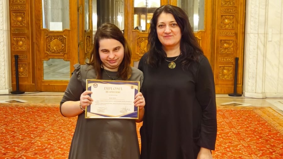 MOMENT SPECIAL: Dina Raț, premiată la Senatul României în cadrul evenimentului „Ziua oamenilor care schimbă lumea prin exemple!” MOMENT SPECIAL: Dina Raț, premiată la Senatul României în cadrul evenimentului „Ziua oamenilor care schimbă lumea prin exemple!”