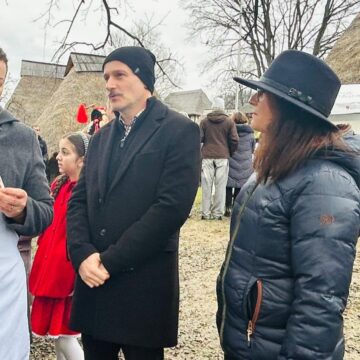 ZAHORÁNSZKI BRIGITTA: Comunitatea din Coltău și Cătălina a reprezentat Țara Chioarului și comunitatea maghiară la evenimentul Crăciun în Maramureș ZAHORÁNSZKI BRIGITTA: Comunitatea din Coltău și Cătălina a reprezentat Țara Chioarului și comunitatea maghiară la evenimentul Crăciun în Maramureș