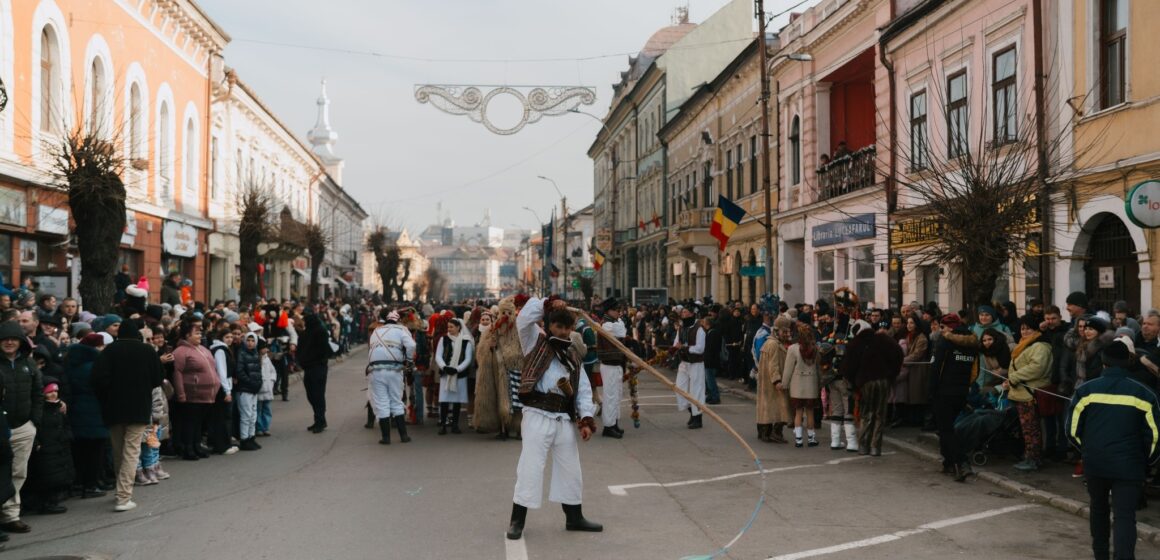 FESTIVALUL DE DATINI ȘI OBICEIURI DE IARNĂ ”MARMAȚIA” a transformat orașul într-un spațiu viu al patrimoniului imaterial
