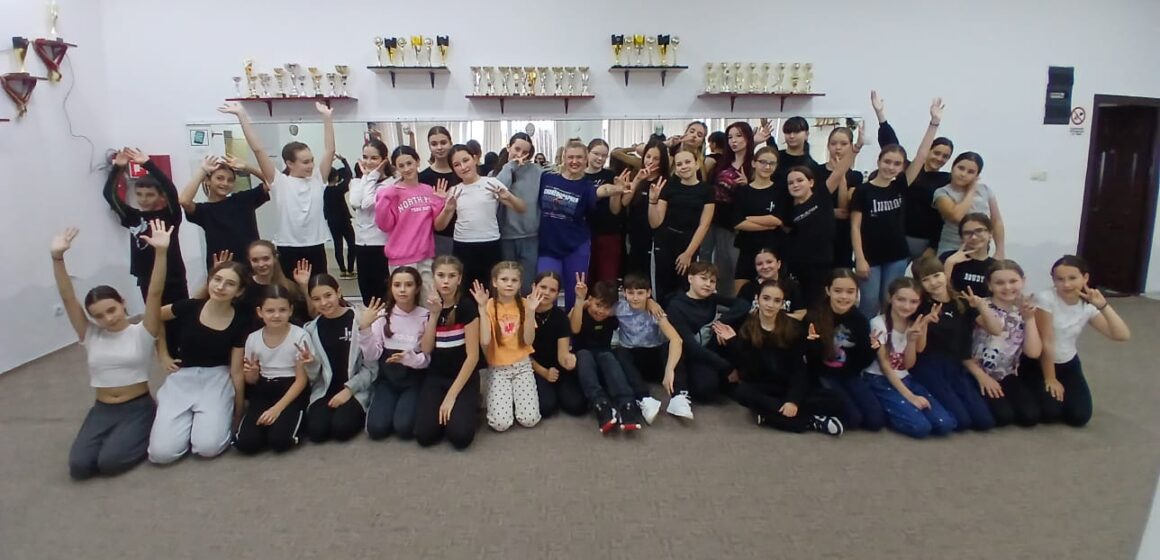 VIDEO: Workshopuri la Clubul Sportiv Red & Black Dance în Baia Mare