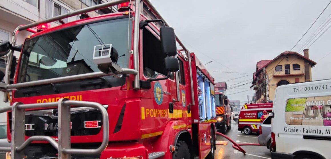STAȚIA DE POMPIERI BORȘA intervine pentru lichidarea unui incendiu izbucnit într-o garsonieră