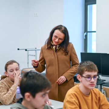 ZAHORÁNSZKI BRIGITTA: Elevii din Coltău au început cursurile în școala reabilitată