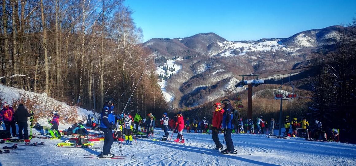 CONCURS DE SCHI pe pârtia de la Șuior în siguranță alături de jandarmii montani