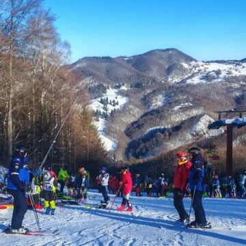 CONCURS DE SCHI pe pârtia de la Șuior în siguranță alături de jandarmii montani CONCURS DE SCHI pe pârtia de la Șuior în siguranță alături de jandarmii montani