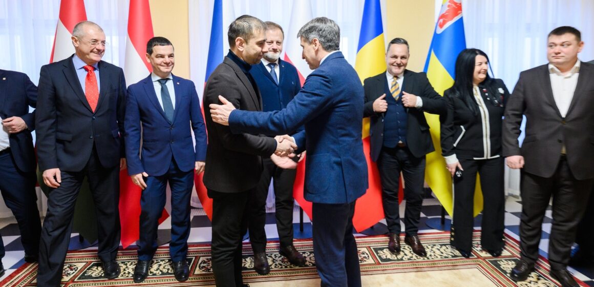 CONSILIUL JUDEȚEAN MARAMUREȘ: Întâlnire de lucru la Ujhorod privind podul peste Tisa și cooperarea transfrontalieră CONSILIUL JUDEȚEAN MARAMUREȘ: Întâlnire de lucru la Ujhorod privind podul peste Tisa și cooperarea transfrontalieră