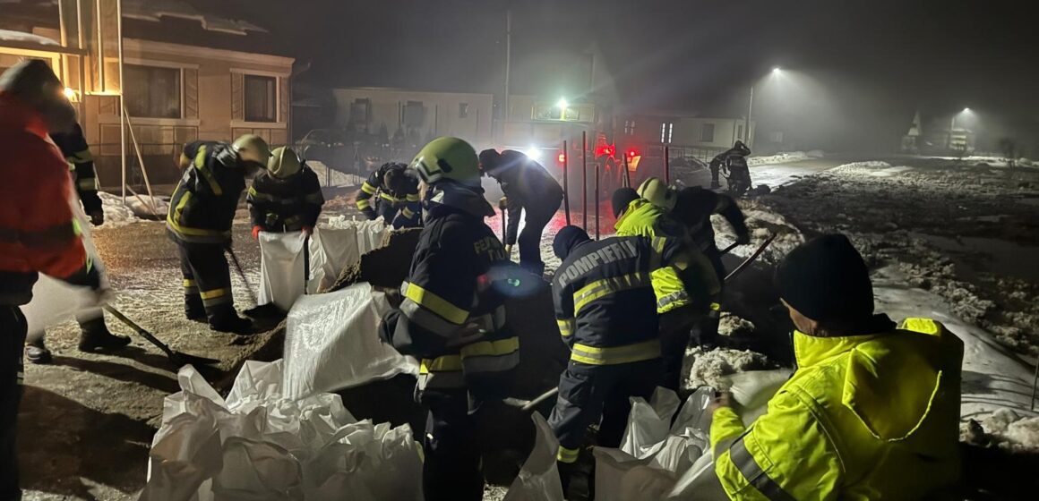 RĂZOARE: Intervenții pentru prevenirea inundațiilor – râul Lăpuș a ieșit din matcă