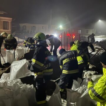 RĂZOARE: Intervenții pentru prevenirea inundațiilor – râul Lăpuș a ieșit din matcă RĂZOARE: Intervenții pentru prevenirea inundațiilor – râul Lăpuș a ieșit din matcă