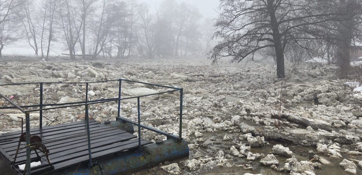 ZĂPOARE, APE IEȘITE DIN ALBIE și intervenții în mai multe localități din județul Maramureș, în ultimele 24 de ore