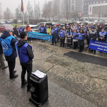VIDEO: Sindicatele au protestat în fața Instituției Prefectului Maramureș