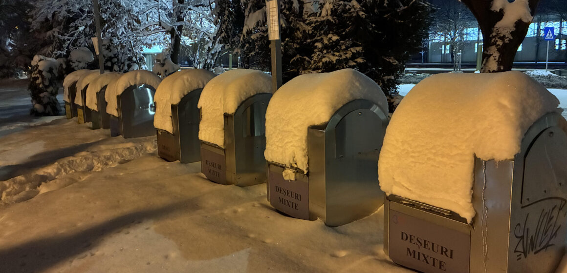 BAIA MARE: Modulele îngropate de colectare deșeuri sunt nefuncționale din cauza vremii, iar iglourile colorate lipsesc BAIA MARE: Modulele îngropate de colectare deșeuri sunt nefuncționale din cauza vremii, iar iglourile colorate lipsesc