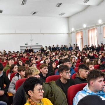 TÂRGU LĂPUȘ: Întâlnire la Casa de Cultură pentru marcarea Zilei Nonviolenței în Școli TÂRGU LĂPUȘ: Întâlnire la Casa de Cultură pentru marcarea Zilei Nonviolenței în Școli