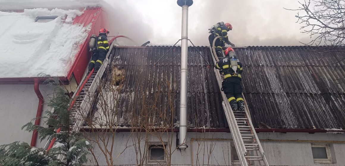 ISU: Incendiu în Baia Mare. O persoană a ajuns la spital, intoxicată cu fum ISU: Incendiu în Baia Mare. O persoană a ajuns la spital, intoxicată cu fum