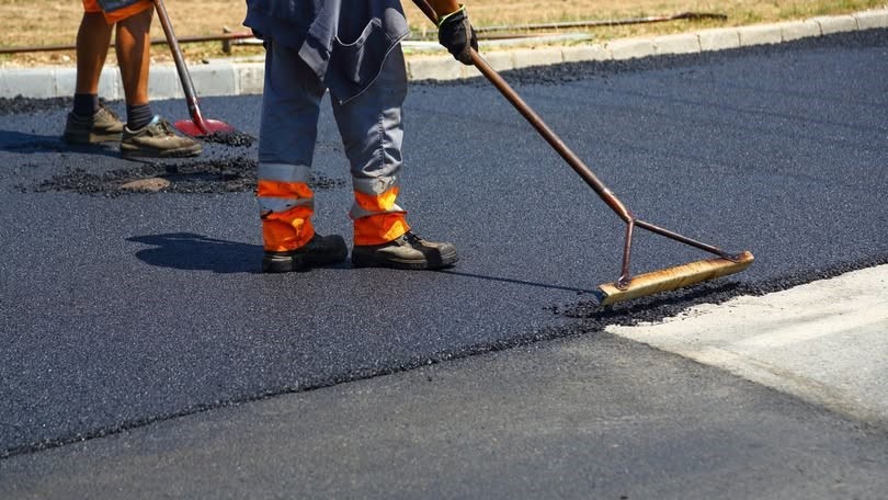 SATU NOU DE JOS: Lucrări de asfaltare pe strada Dumbravei SATU NOU DE JOS: Lucrări de asfaltare pe strada Dumbravei