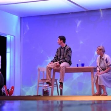TEATRUL MUNICIPAL BAIA MARE: Spectacolul de mare succes ”Delfini” din nou pe scenă TEATRUL MUNICIPAL BAIA MARE: Spectacolul de mare succes ”Delfini” din nou pe scenă