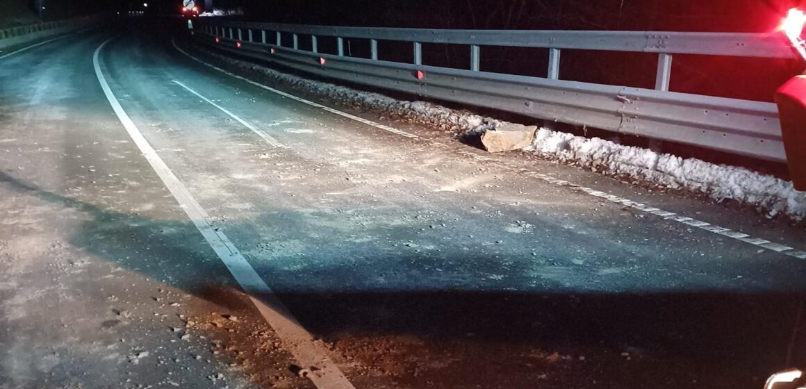 CJSU: Căderi de pietre pe carosabil în Pasul Gutâi CJSU: Căderi de pietre pe carosabil în Pasul Gutâi