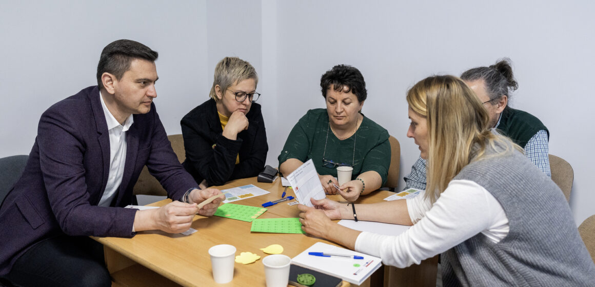 SOLUȚII CONCRETE: Accesibilitatea persoanelor cu nevoi variate la cea de-a patra întâlnire a factorilor interesați din județul Maramureș în cadrul proiectului OpenRegioCulture