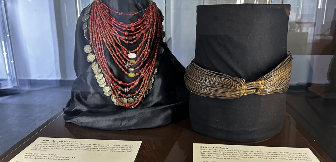 MUZEUL ETNOGRAFIC AL MARAMUREȘULUI: Invitație la expoziție – Ea. Chipuri ale feminității: punți între Maramureș și Africa tradițională