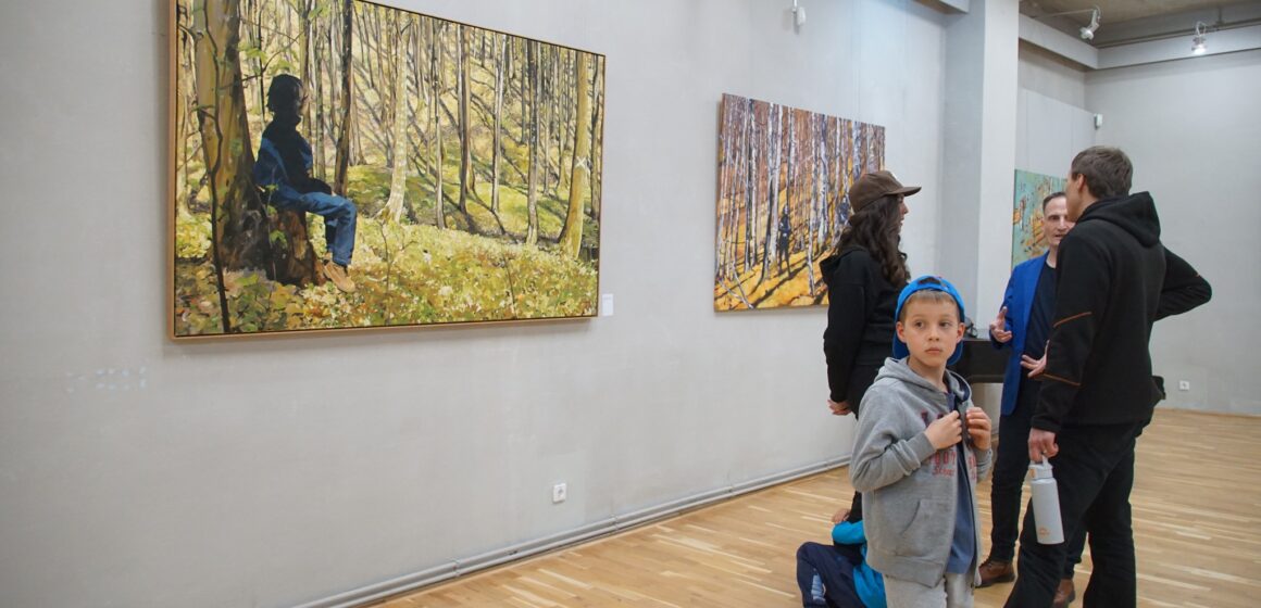 VIDEO: Clipa suspendată -vernisajul expoziției artistului Zoltán Béla la Muzeul Județean de Artă Baia Mare