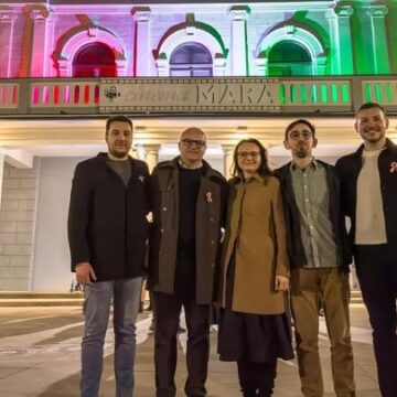 SIGHETU MARMAȚIEI: Cinematograful Mara iluminat în culorile roșu, alb, verde de Ziua Maghiarilor de Pretutindeni SIGHETU MARMAȚIEI: Cinematograful Mara iluminat în culorile roșu, alb, verde de Ziua Maghiarilor de Pretutindeni