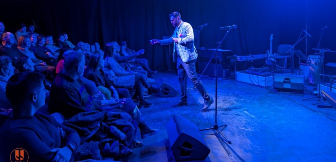 TEATRUL MUNICIPAL BAIA MARE: De-Conectat…ca prin magie cu invitatul special Andrei Babici, magician