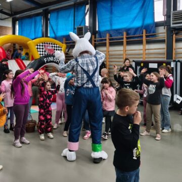 CÂMPULUNG LA TISA: Copiii au pornit din nou la vânătoare de ouă