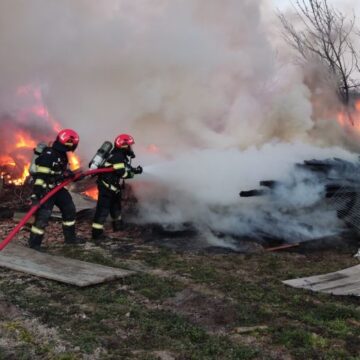 ȘOMCUTA MARE: Incendiu de amploare. Au fost distruse două case, patru anexe și cinci mașini