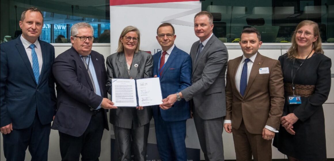 JUDEȚUL MARAMUREȘ, front comun la Bruxelles pentru viitorul Politicii de Coeziune post-2027. Vicepreședintele Vlad Duruș a semnat o Poziție Comună a regiunilor de frontieră estică