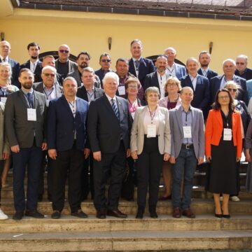 ZAHORÁNSZKI BRIGITTA: Conferința Forumului Național al Asociațiilor de Antreprenori Maghiari din Bazinul Carpatic a fost organizat la Baia Mare